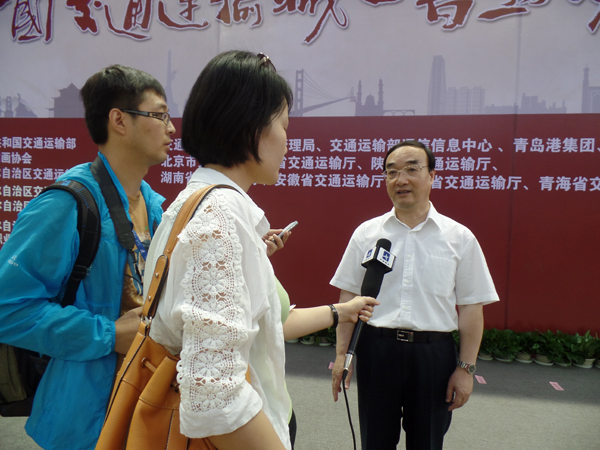 中国交通运输部翁孟勇副部长参观九届大展并接受书画频道采访